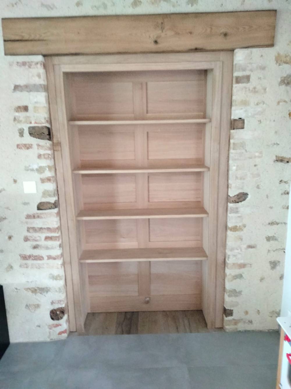 porte avec étagères (1)